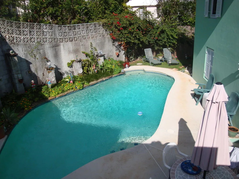 6 Cloverdale Close