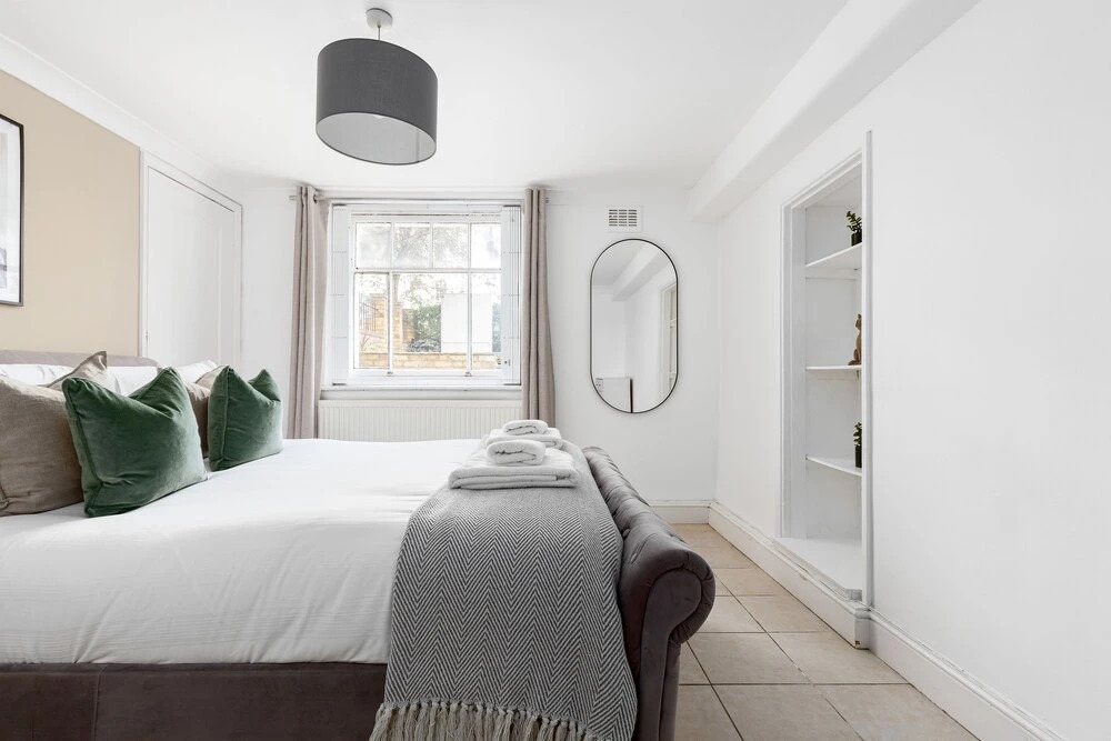 Magnificent 2 Bed Garden Flat in Oval