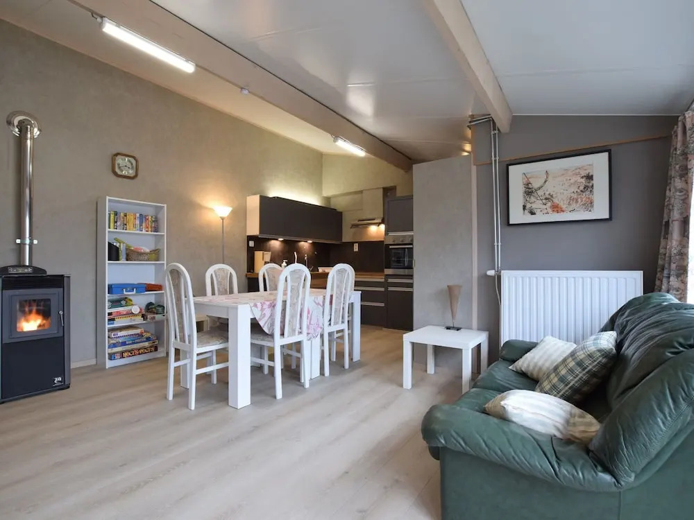 Cozy Holiday Home in Nisramont with Fenced Garden
