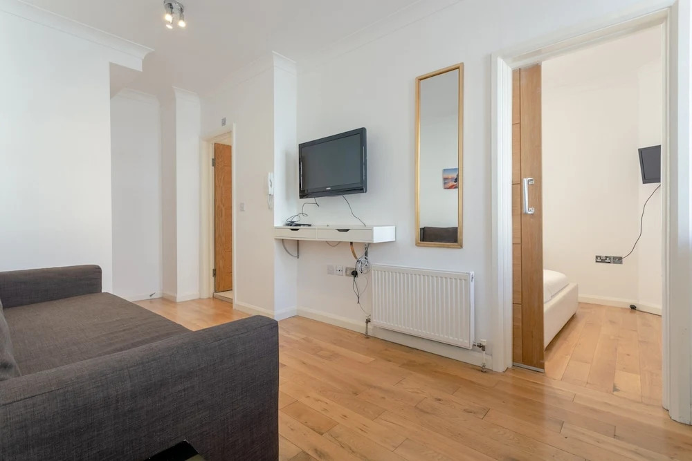 Modern 1 Bedroom Paddington Apartment