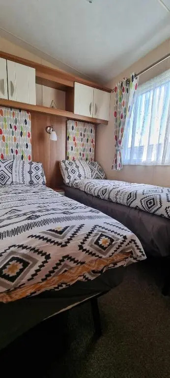 RJ Luxury caravan hire 2 with Hot Tub