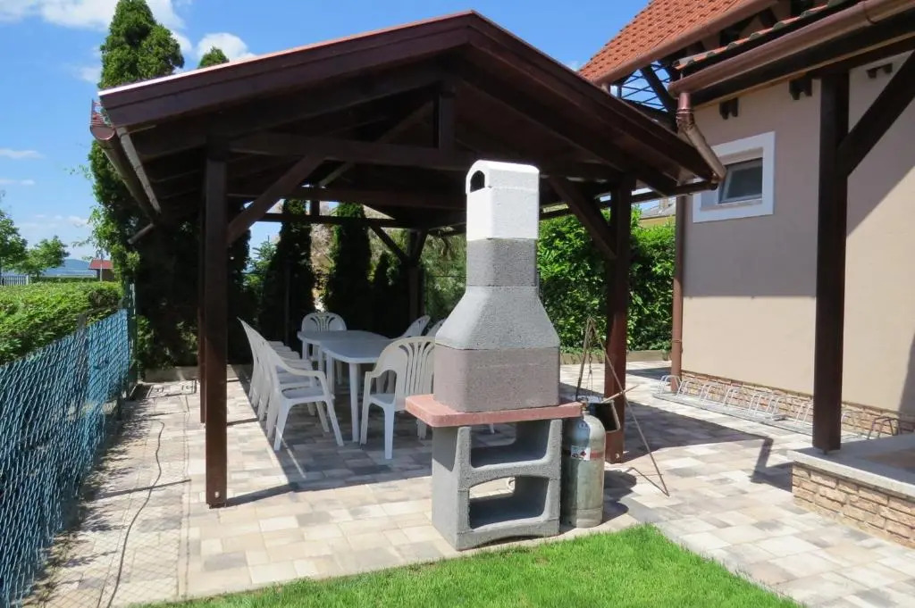 32 fös apartman