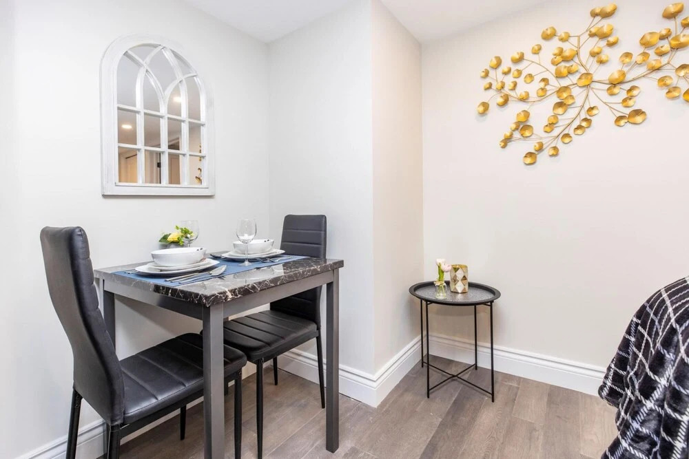Prime Location - Upscale 1BR Apt With King Bed - Steps From Byward Market