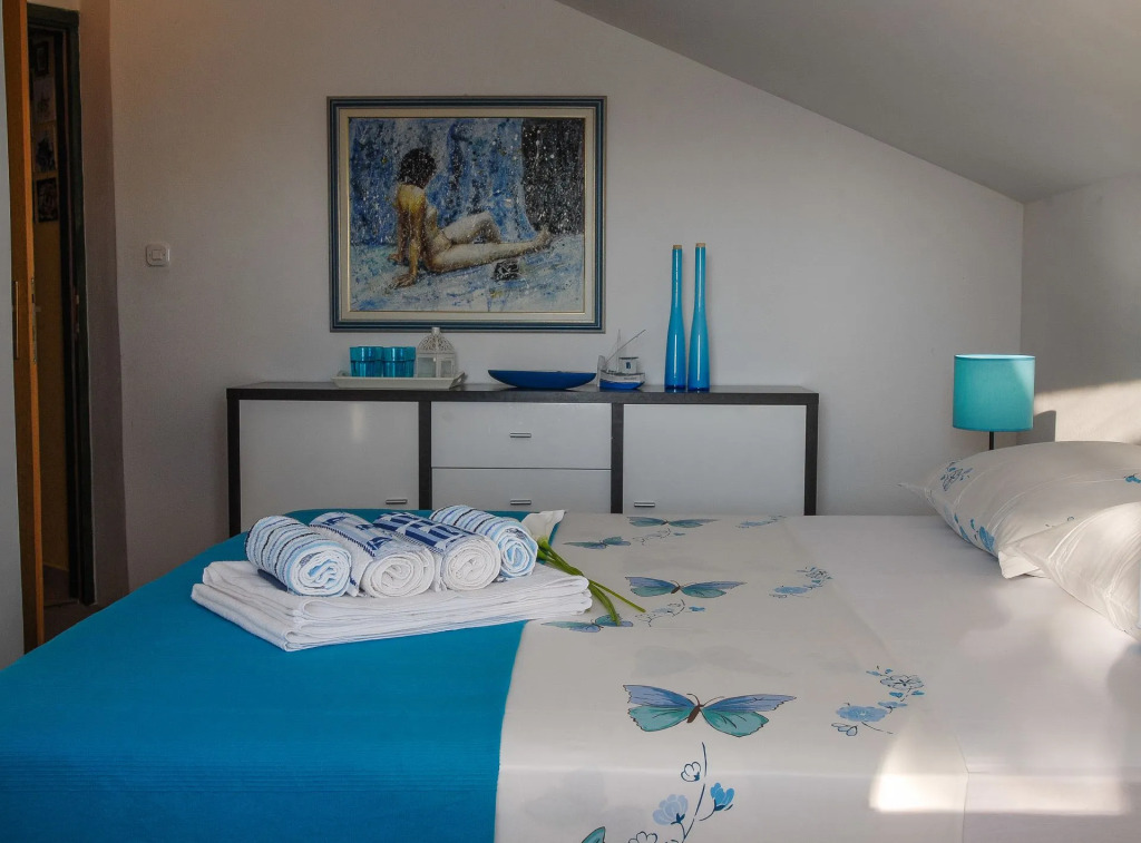 Apartment Tin - comfortable apartment near beach: A1  Ugljan, Island Ugljan