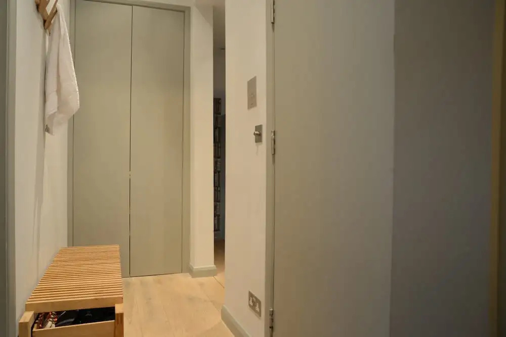 1 Bedroom Flat Near Royal Oak Station