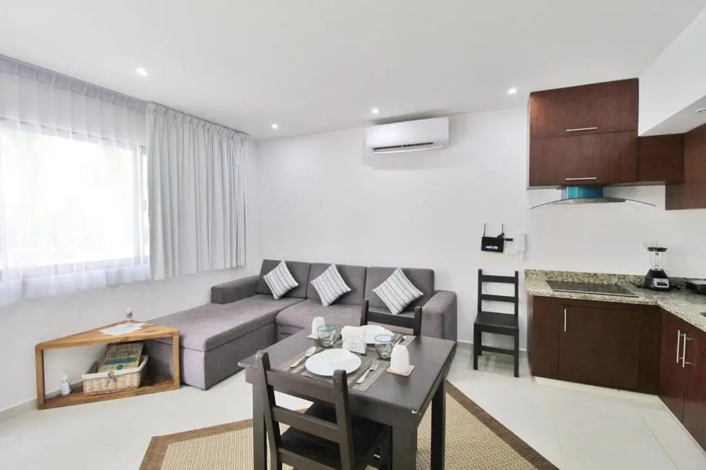 Blue Luxury 1 BD Apartment - Direct exit to the Pool - Fast WiFi - Free Parking