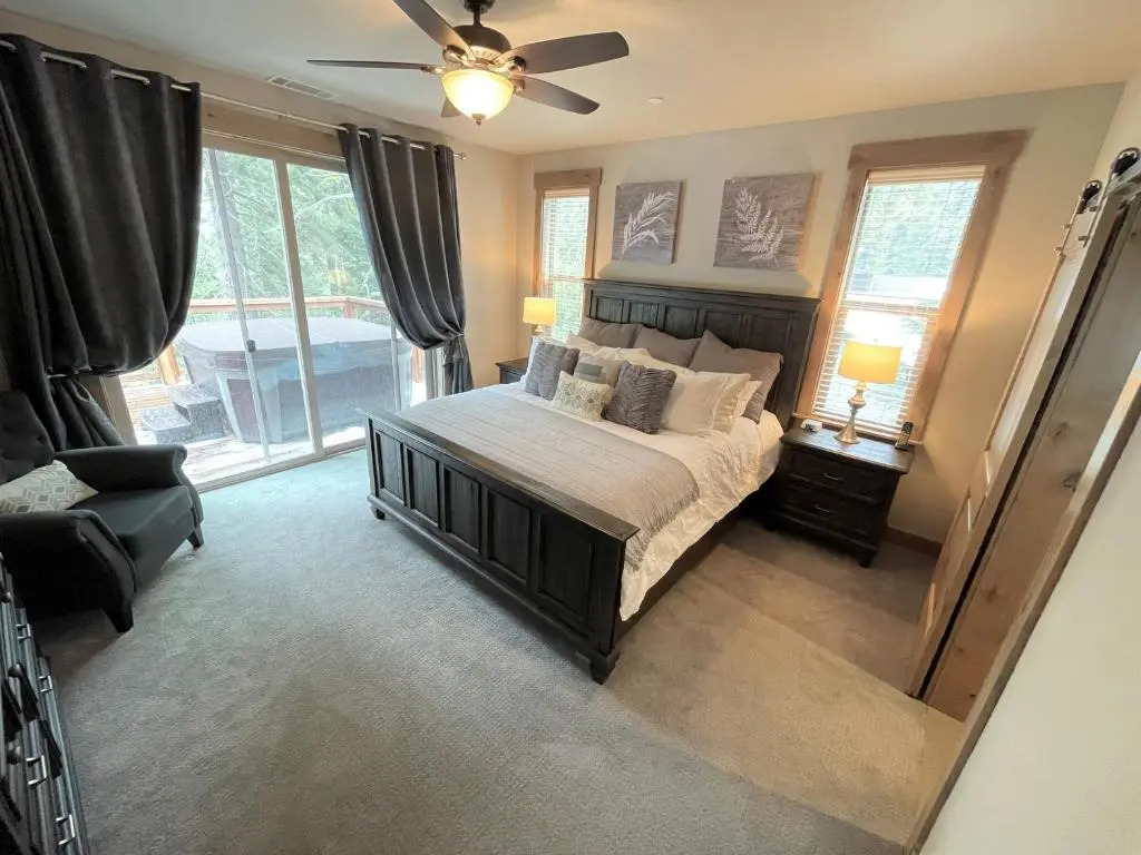 Saint Bernard - INCREDIBLE MOUNTAIN GETAWAY HOT TUB GAME ROOM GAS BBQ L2 EV CONNECTION TAHOE