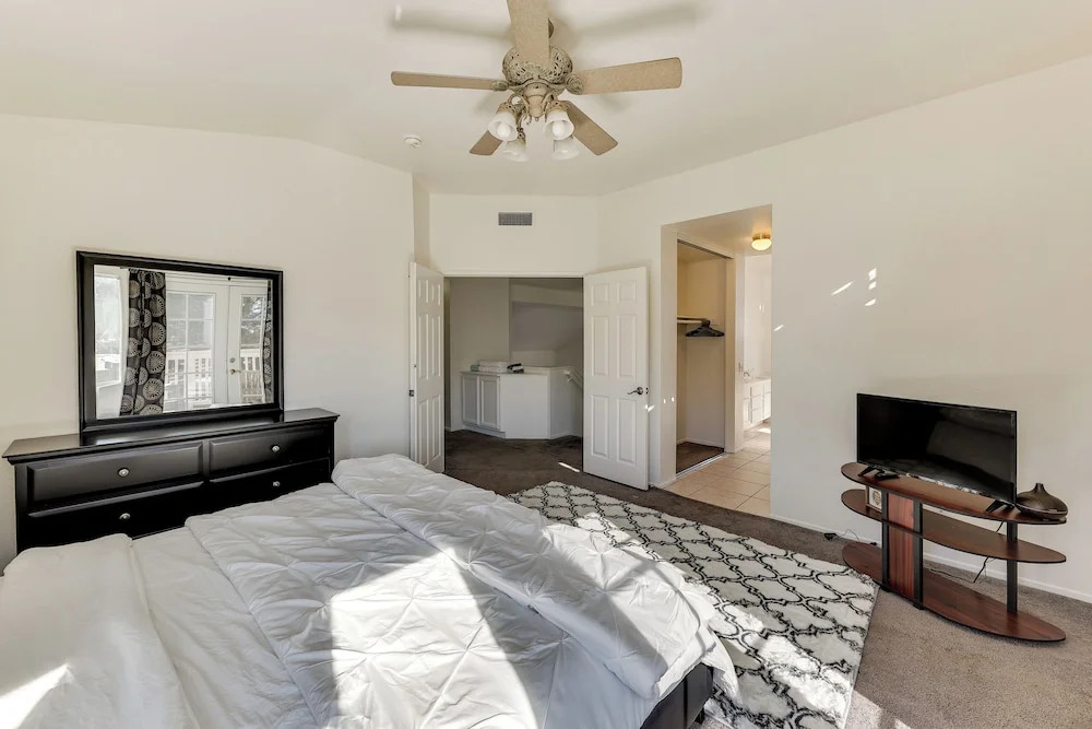 Lake Elsinore Home w/ Pool - 44 Mi to Disneyland!
