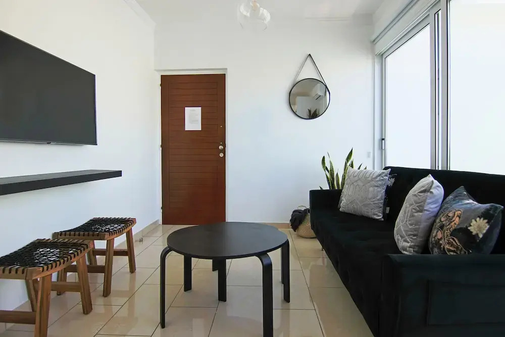 Phaedrus Living: Seaside Luxury Flat Lighthouse 62