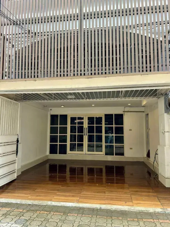 Comfy Crib Hostel 2