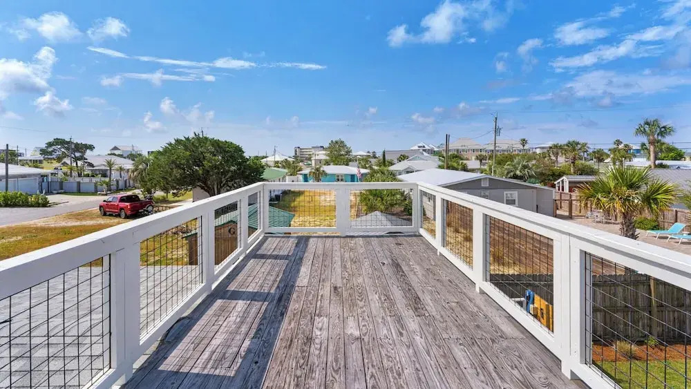 4 Minutes to the Beach! Cute & Coastal With Room for 9