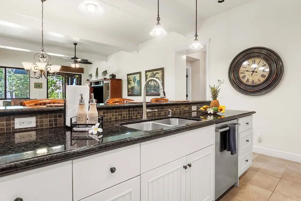 Updated Unit - Perfect Location - Vrkcv
