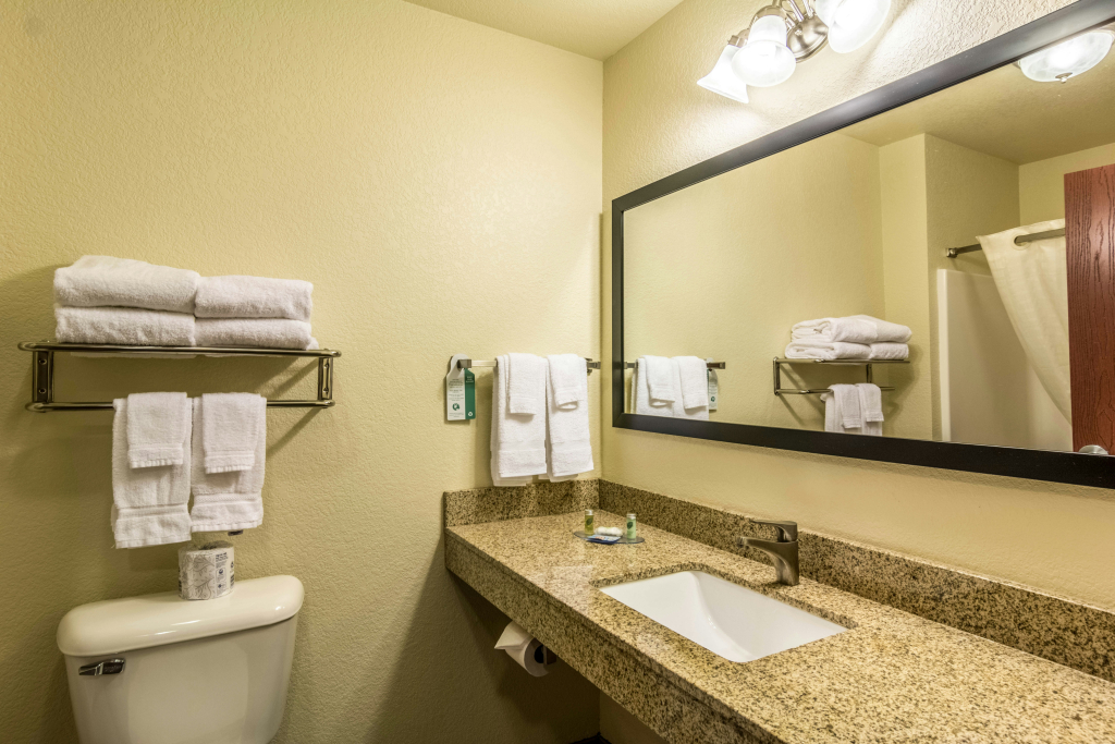 Cobblestone Hotel & Suites - Erie