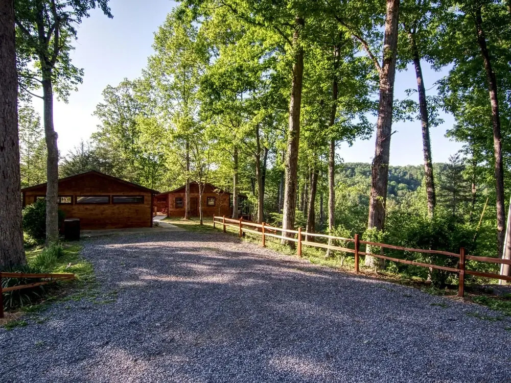 Scenic Solitude 2 Bedroom Home by Redawning