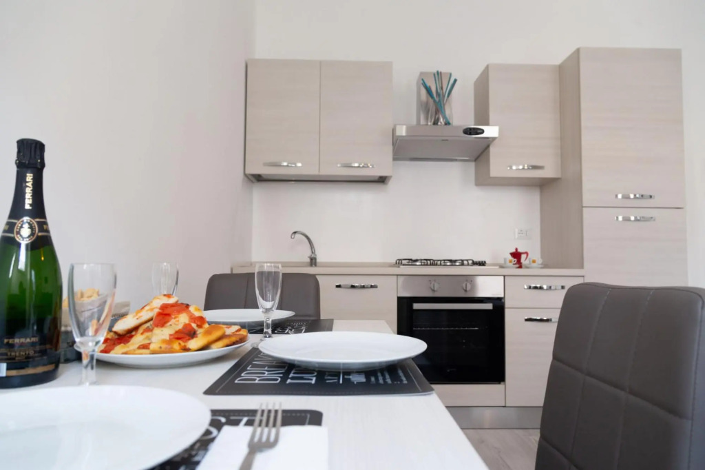 4 persons, 1 bathroom, suitable for families, central location, private balcony-Casa Anna by Home080