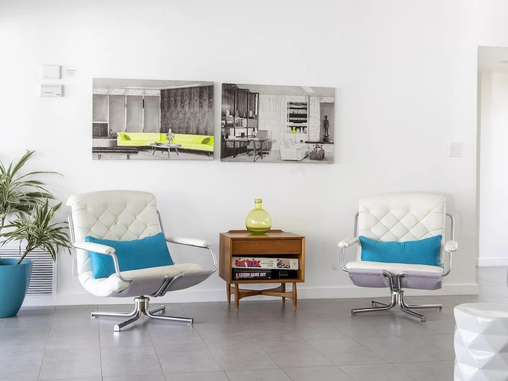 Jet Set Modern