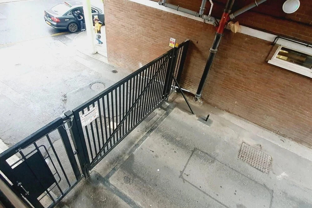 1braptmt W/king BED 4guests Embankmnt Parkg Wifi
