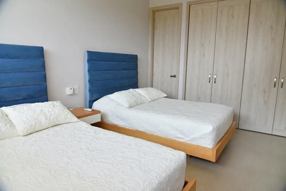 Spacious Apartment in a Modern Condominium w Lovely View