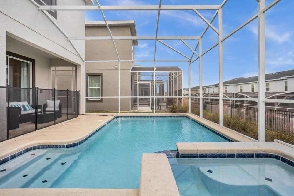 6 Bedroomss/ Champions Gate Home by RedAwning