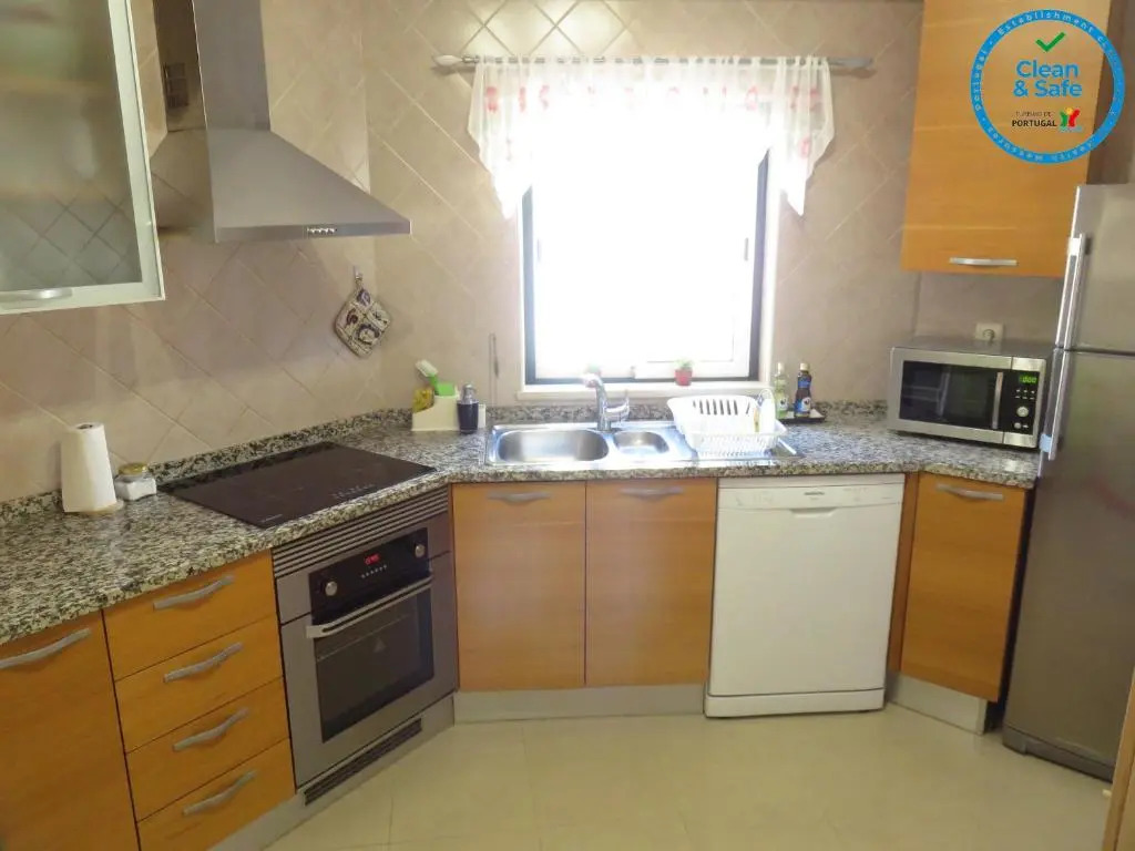 Apartamento T1 com vista mar perto da Praia N.ª Sra. da Rocha