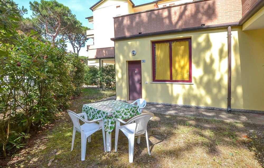 Stunning Apartment in Rosolina Mare With 1 Bedrooms, Outdoor Swimming Pool and Wifi