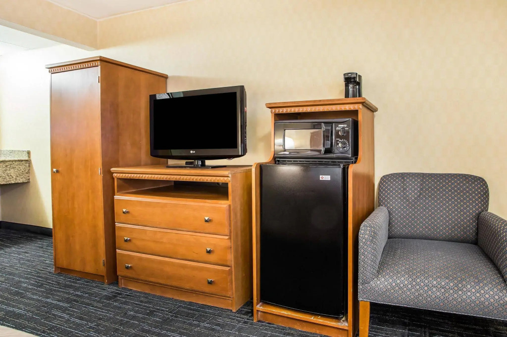 Hibiscus Inn & Suites