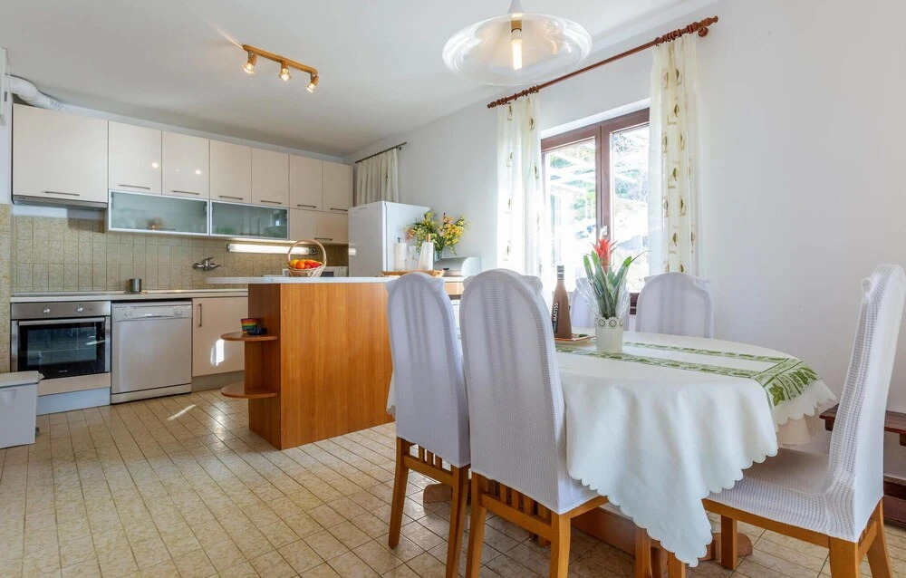 Stunning Home in Lokva Rogoznica With 4 Bedrooms and Wifi