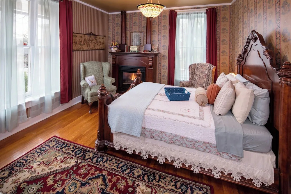 The Steamboat House Bed & Breakfast