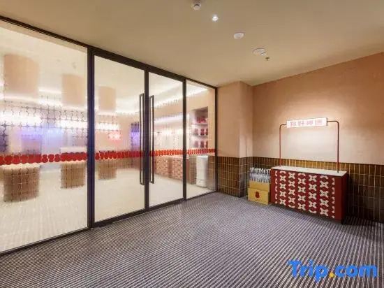 Ni Hao Hotel (Dalian Donggang musical fountain Square)