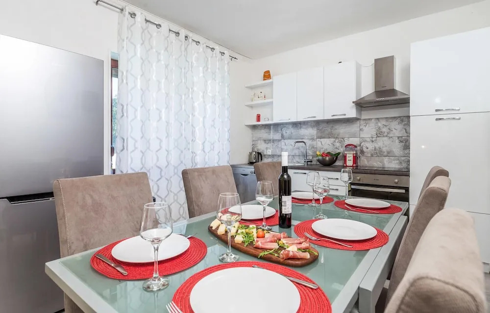 Nice Apartment in Rijeka With Wifi, Outdoor Swimming Pool and 2 Bedrooms