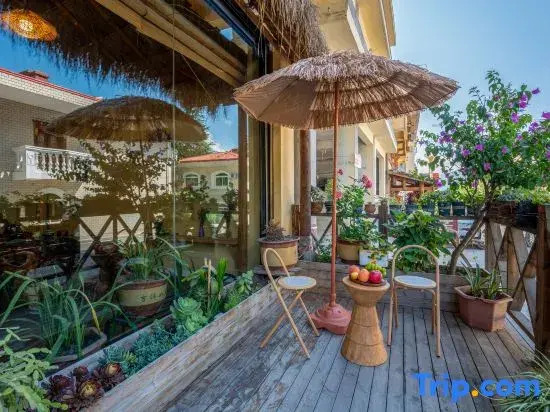 Yujian · MeetheMountain · Snow Mountain Panoramic Suite Homestay (Hailuogou Tourist Center)