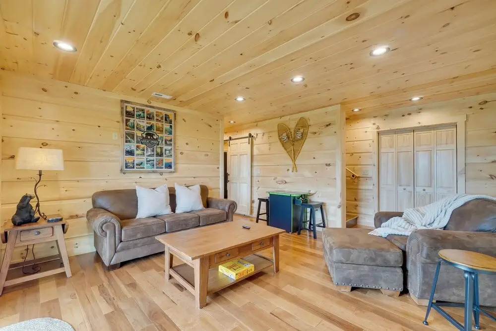 Gorgeous Gatlinburg Cabin: Large Deck & Hot Tub!
