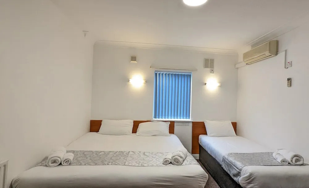 Heathrow Lodge Ltd