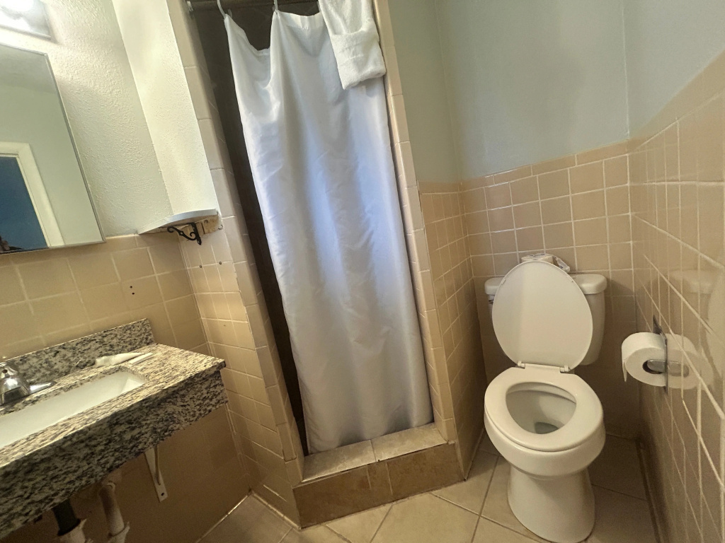 Budget Inn Oskaloosa US 63 Near Pella
