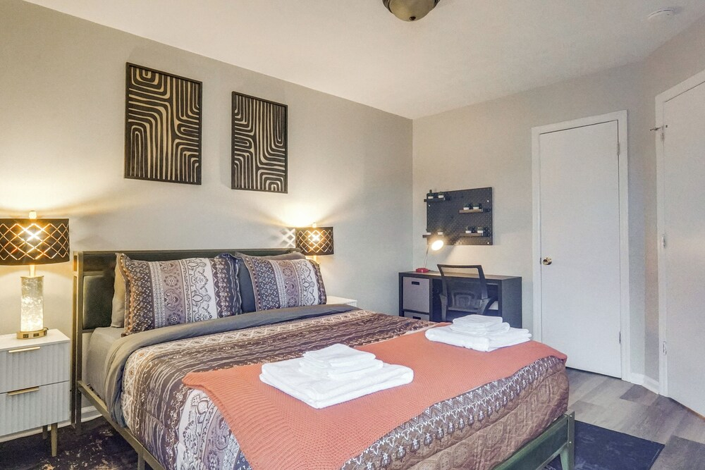 3BD Townhome w/ Patio, 3 Mi to Fort Bragg/liberty