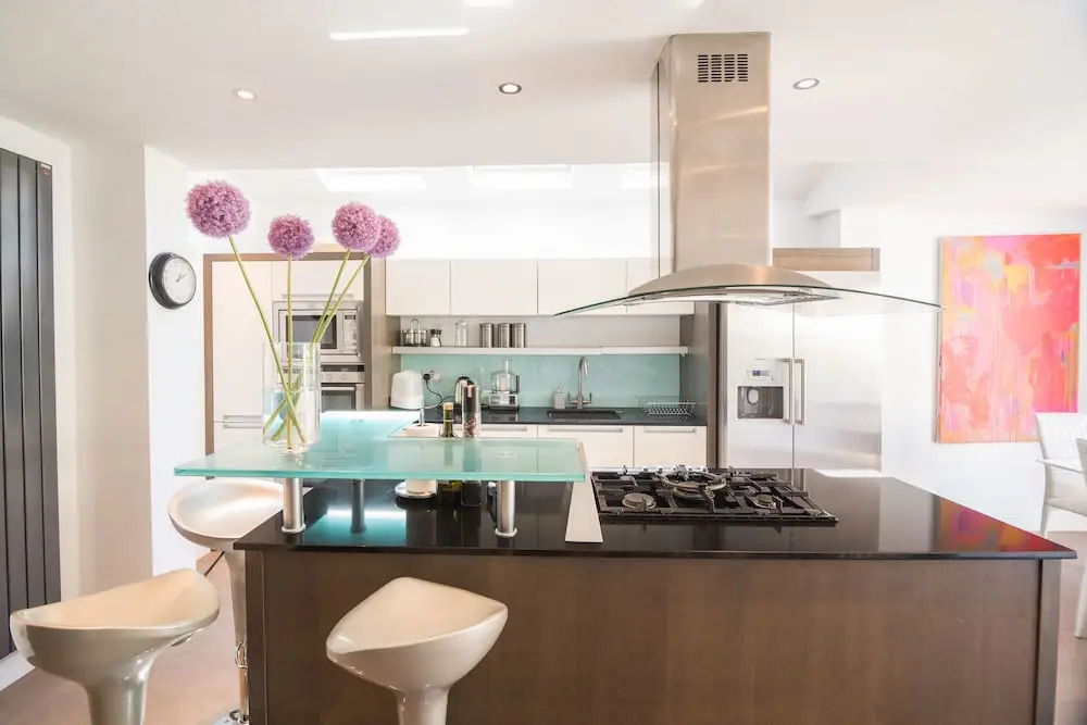 Luxury Barnes Family Home with Garden