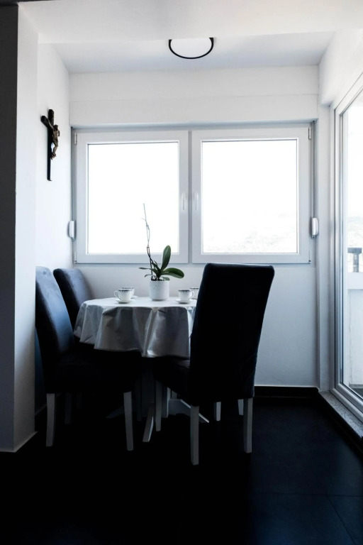 Modern 2-bedroom condo on the 14th floor