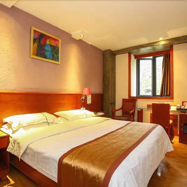 Homey Hotel