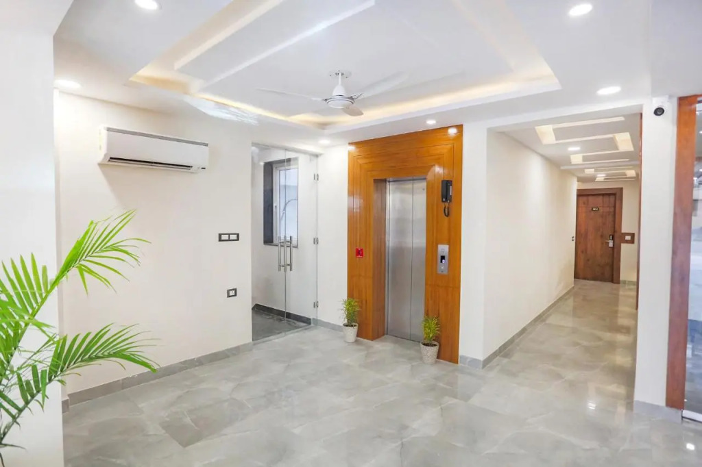 FabHotel Golf Luxury- 10 Min From Sector 42-43 Rapid Metro Station