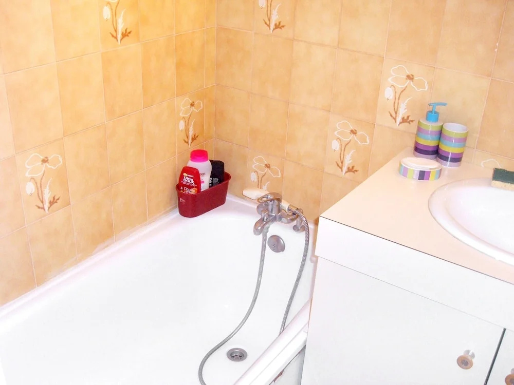 Studio in Aiguilles, With Wonderful Mountain View and Wifi - 5 km From