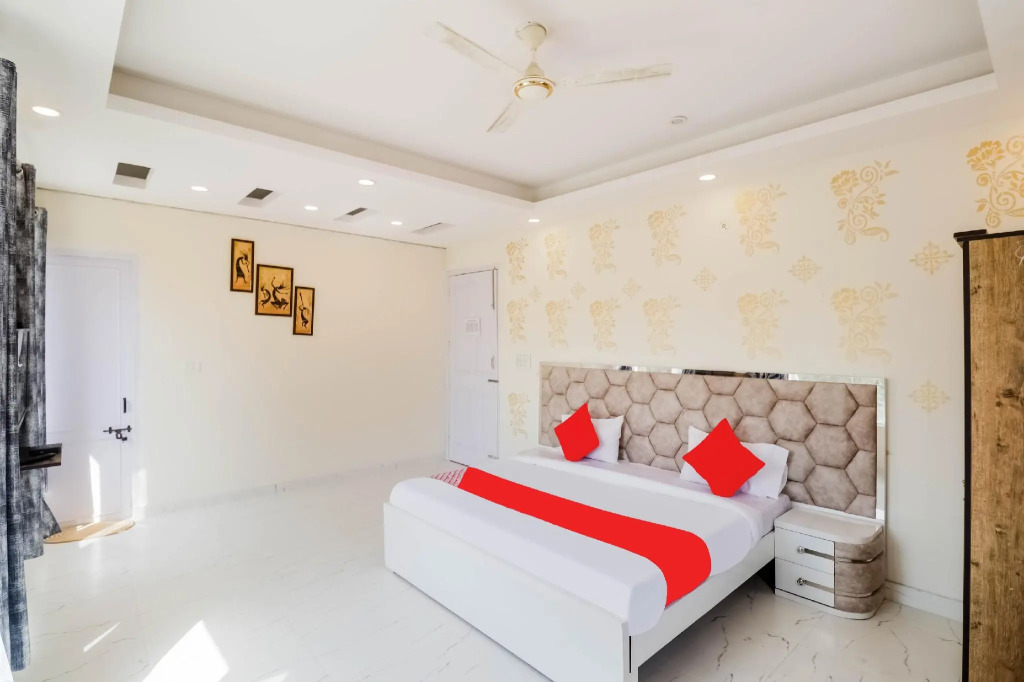 OYO 79109 Hotel Bliss