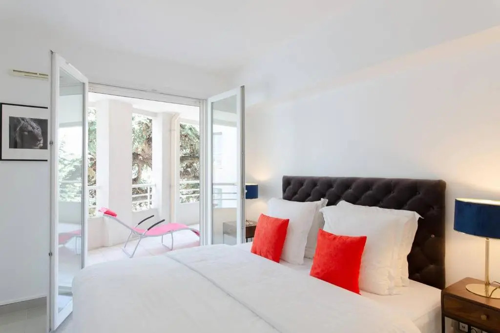Martinez Hotel Area: Modern 3 Bedrooms W/ Terrace
