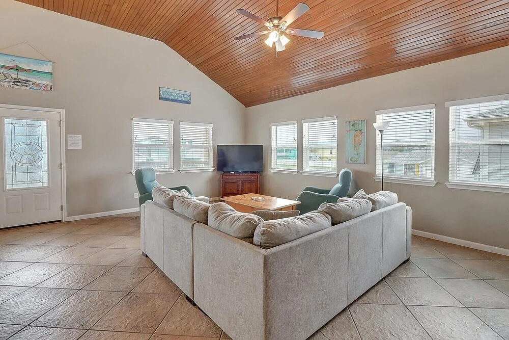 Twin Dolphin Cove 4 Bedroom Home by Redawning