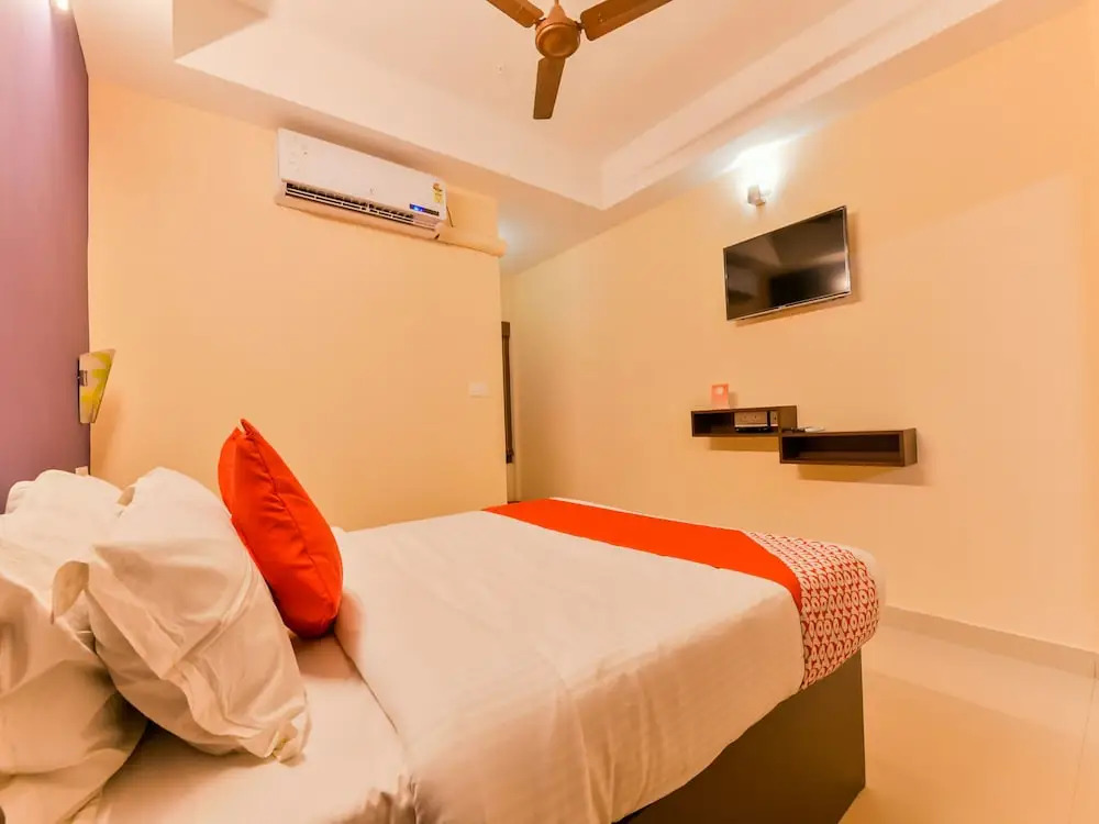 OYO 12179 Hotel Raiban