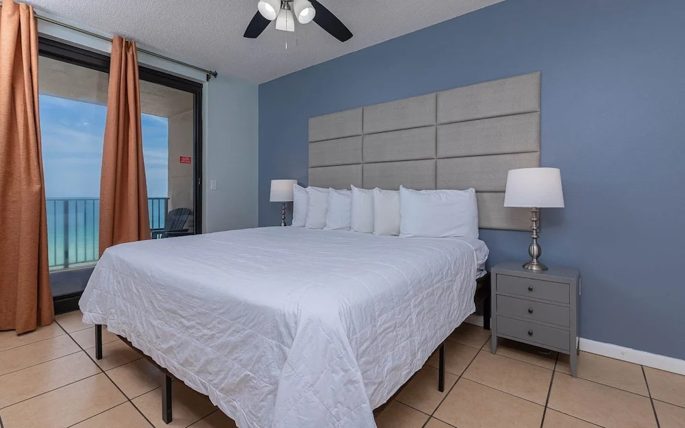Phoenix X 812 2 Bedroom Condo