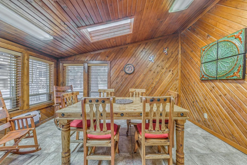 Ruidoso Condo w/ Hot Tub: Long Walk to Midtown!