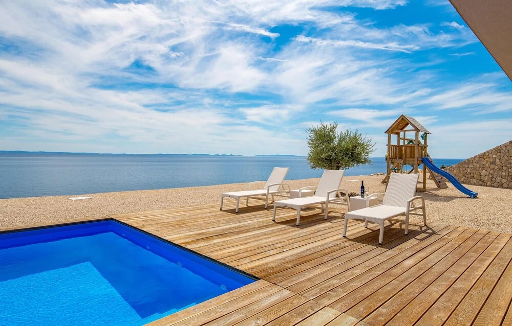 Amazing Home in Kosljun With 4 Bedrooms, Wifi and Private Swimming Pool