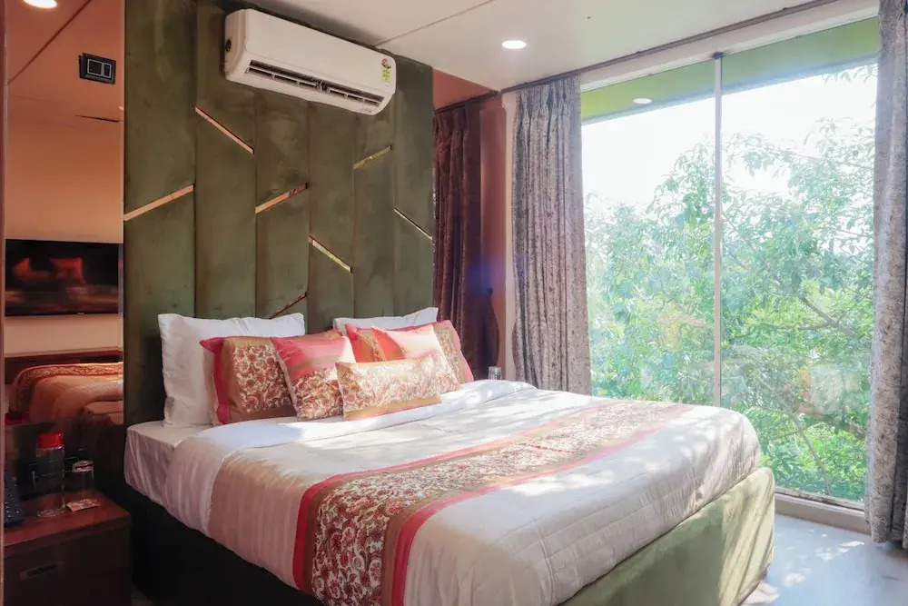 ELIVAAS 5-BHK with Luxe Mudhouses, Tents, Pond & Pvt Pool | Kaimalgarh Farmstay