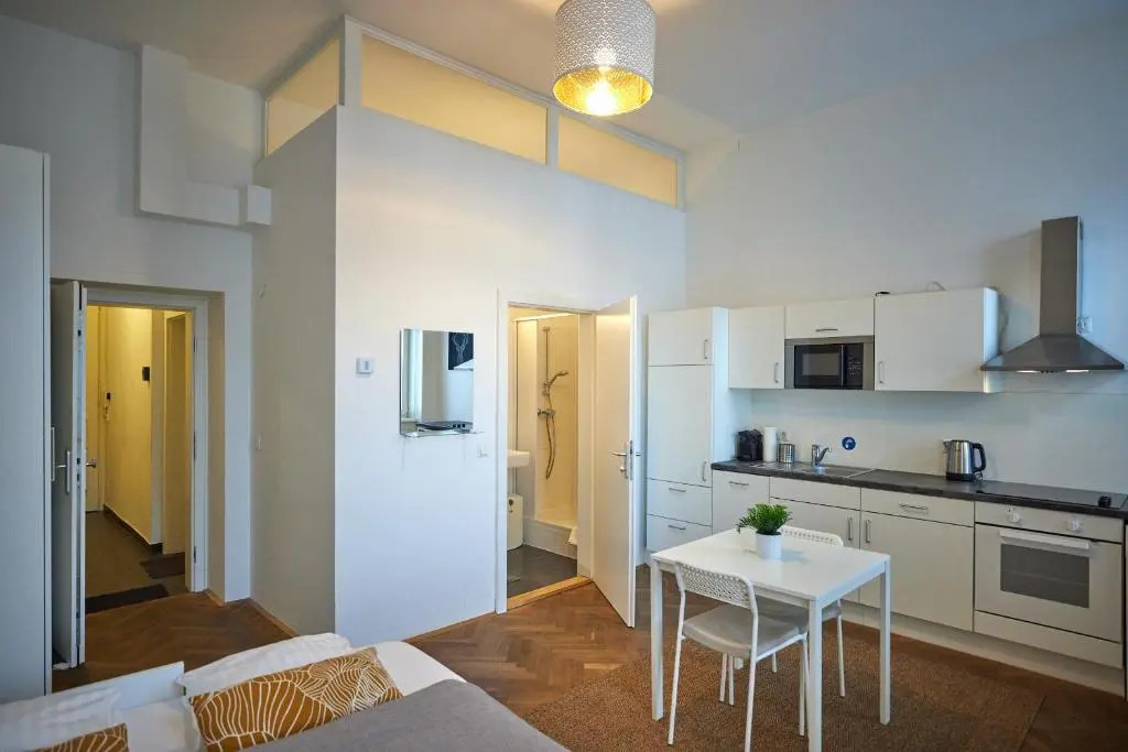 Nice Studio Close To Metro III (Adults Only)