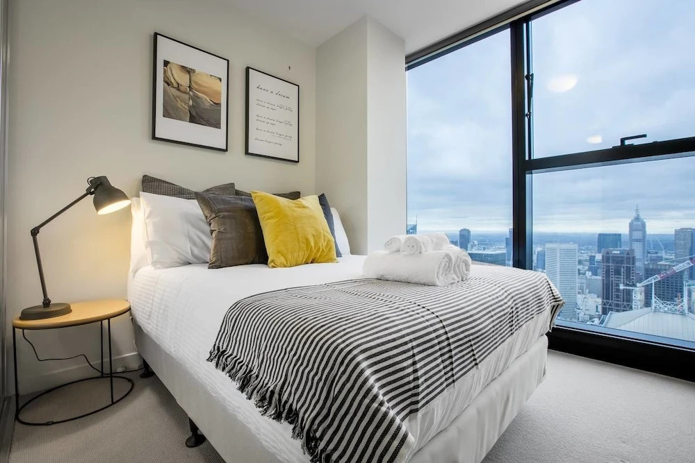 Stunning 2 Bed On Collins With Pool In Southern Cross